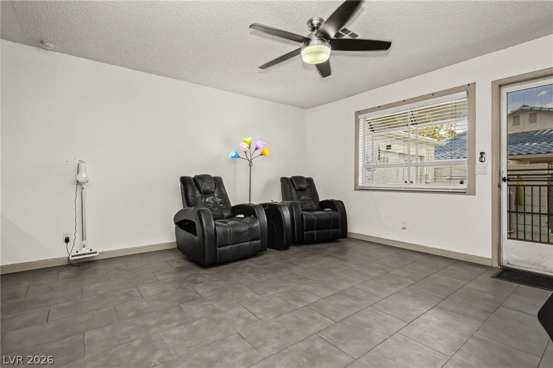 2121 Petersham Court B Property Photo 11