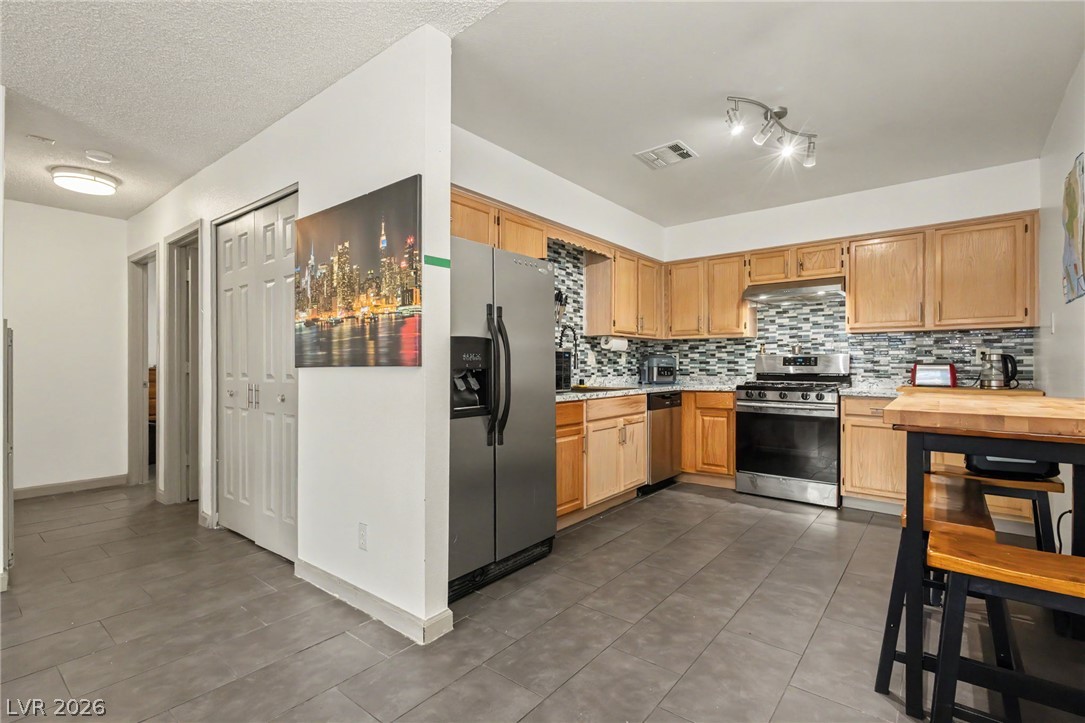 2121 Petersham Court B Property Photo 12