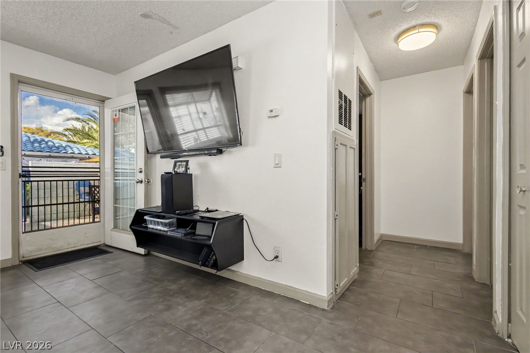 2121 Petersham Court B Property Photo 13