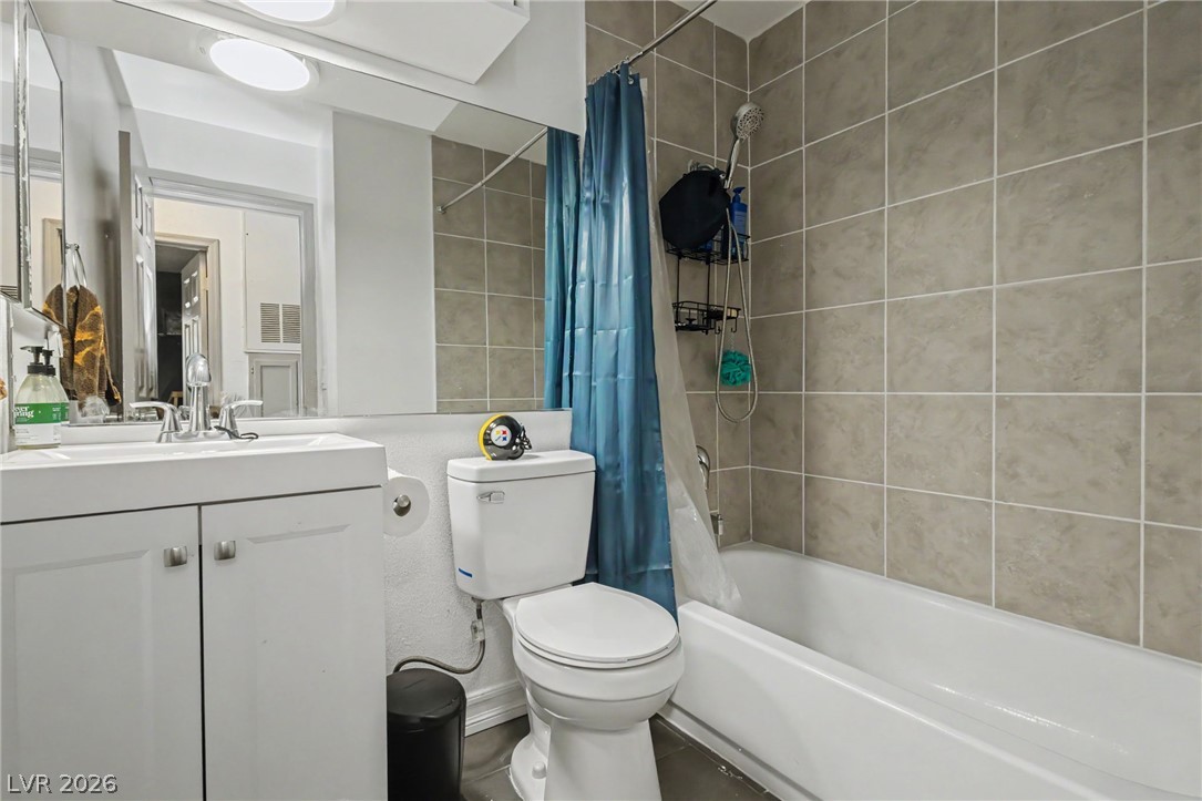 2121 Petersham Court B Property Photo 17