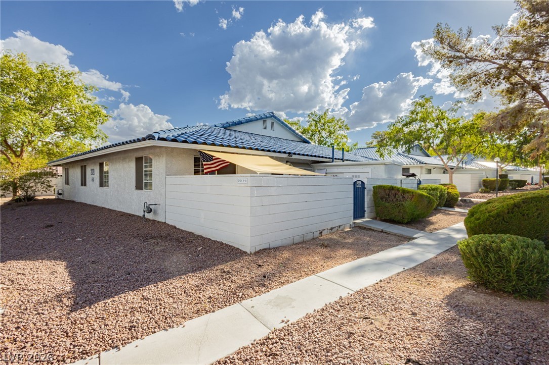 2121 Petersham Court B Property Photo 26