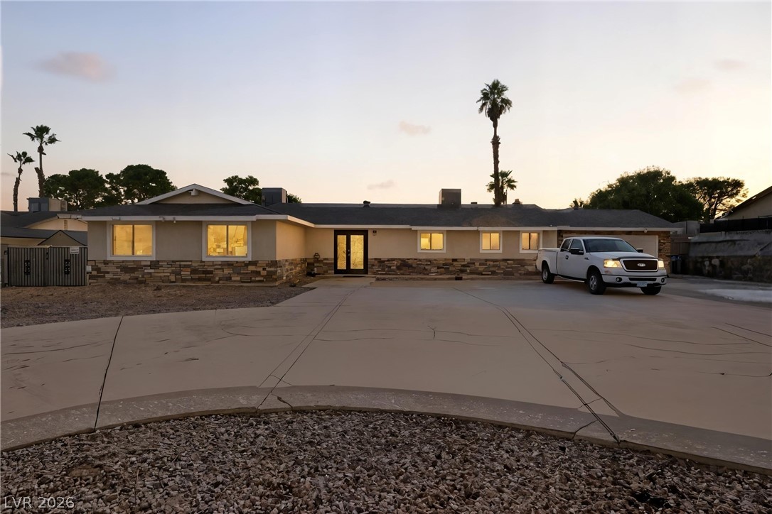 6825 West Oakey Boulevard Property Photo 4