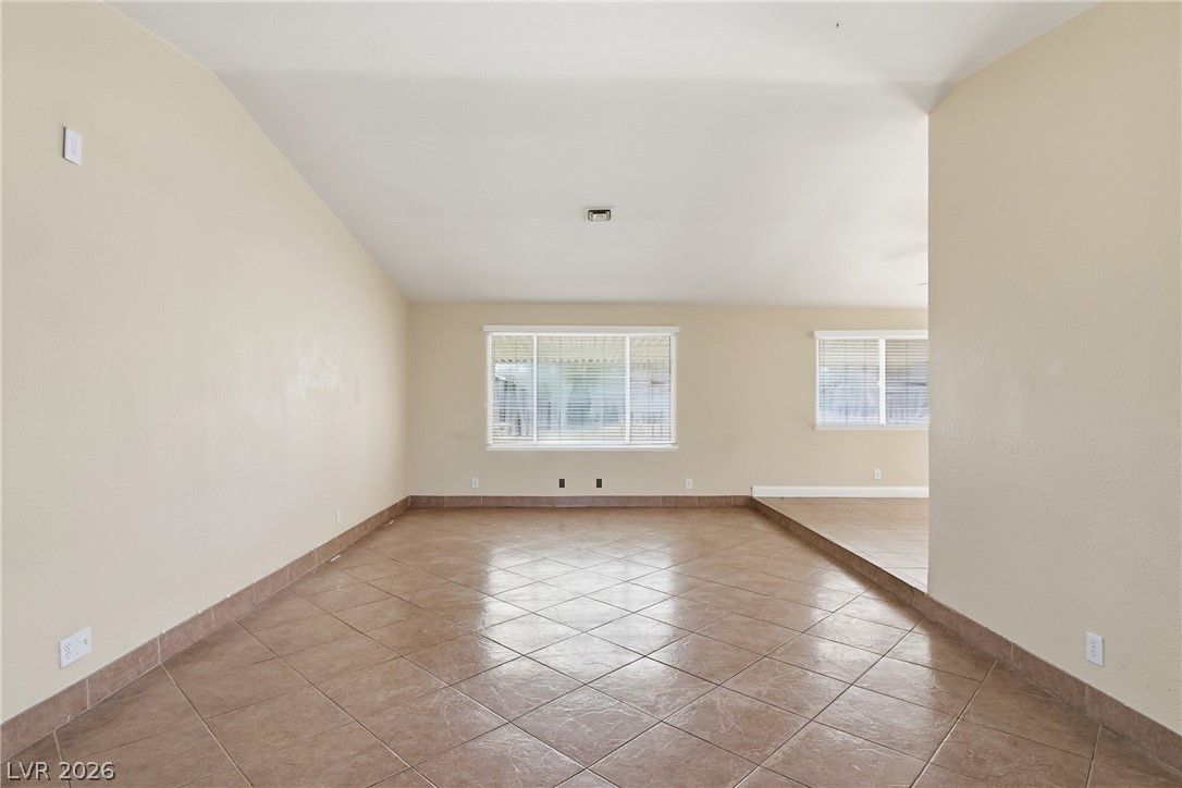 6825 West Oakey Boulevard Property Photo 7