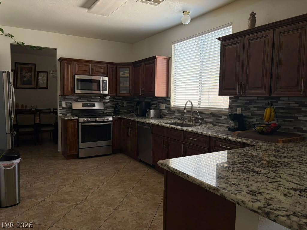 5933 Spinnaker Point Avenue Property Photo 4