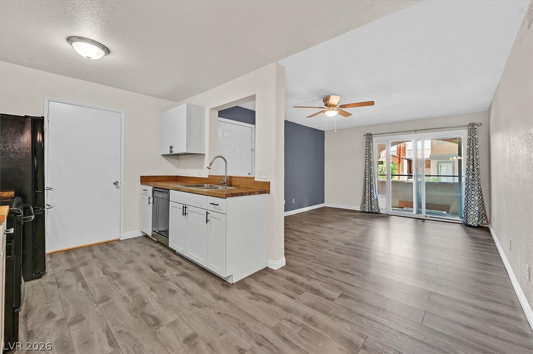 220 Mission Newport Lane 105 Property Photo 1
