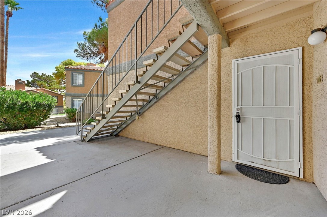 220 Mission Newport Lane 105 Property Photo 3