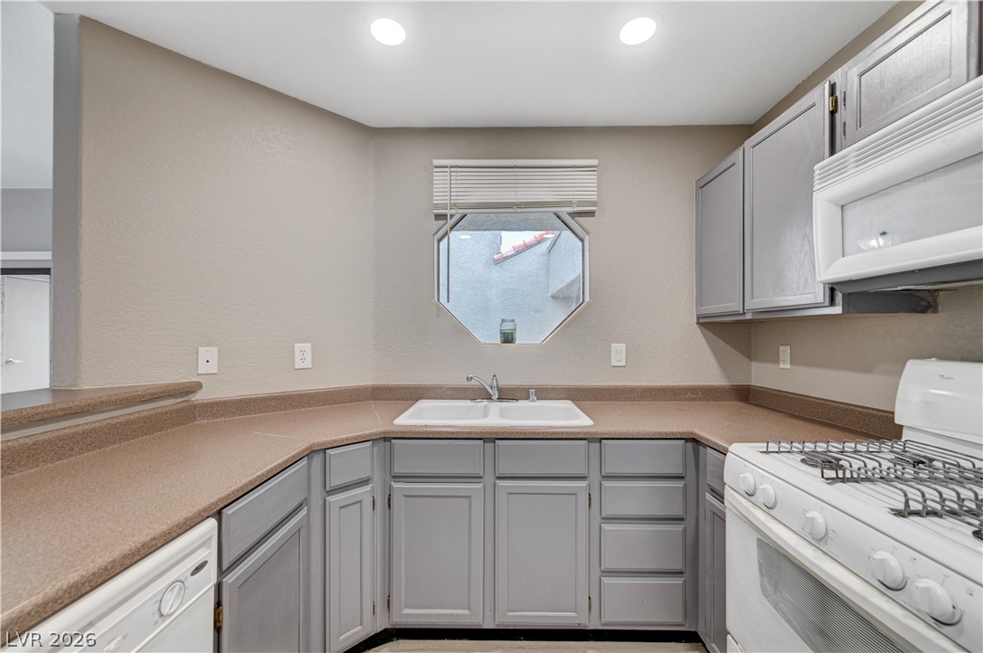 5074 South Rainbow Boulevard 206 Property Photo 16