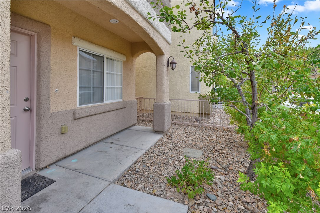 9905 Mustang Creek Way Property Photo 3