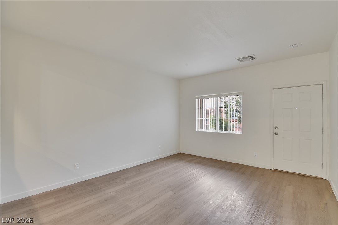9905 Mustang Creek Way Property Photo 6