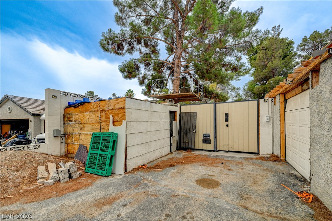2681 East Hacienda Avenue Property Photo 6