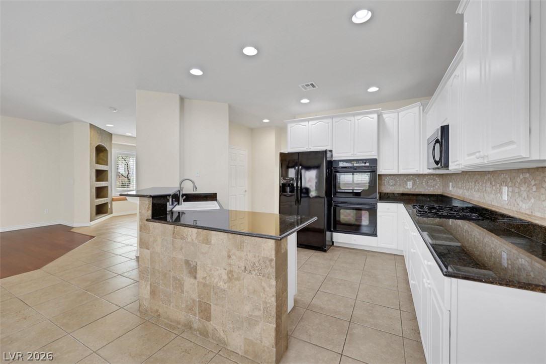290 Spectacular Street Property Photo 5