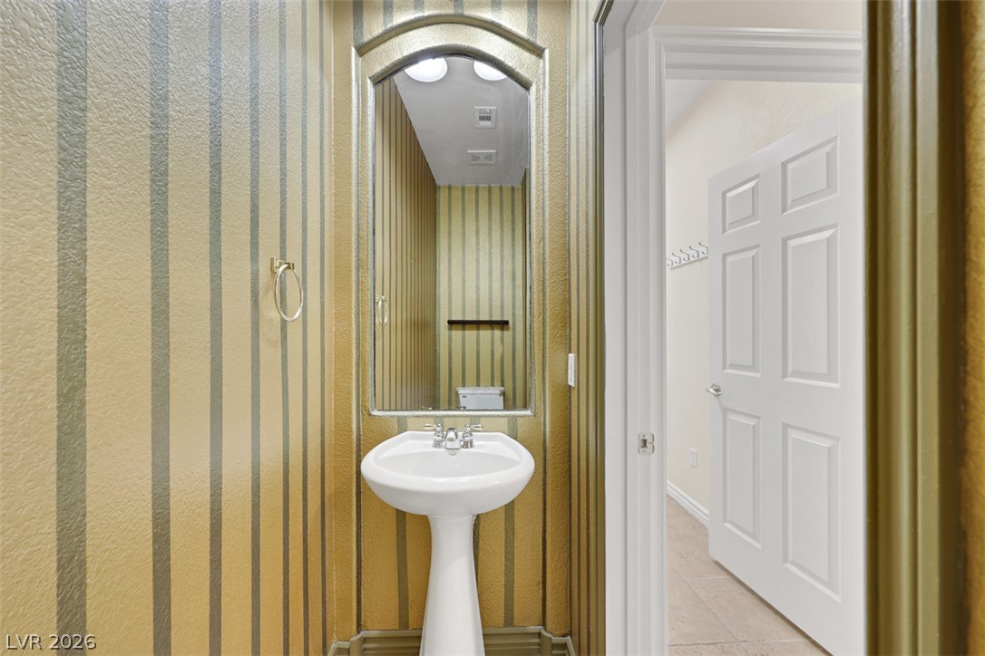 290 Spectacular Street Property Photo 7