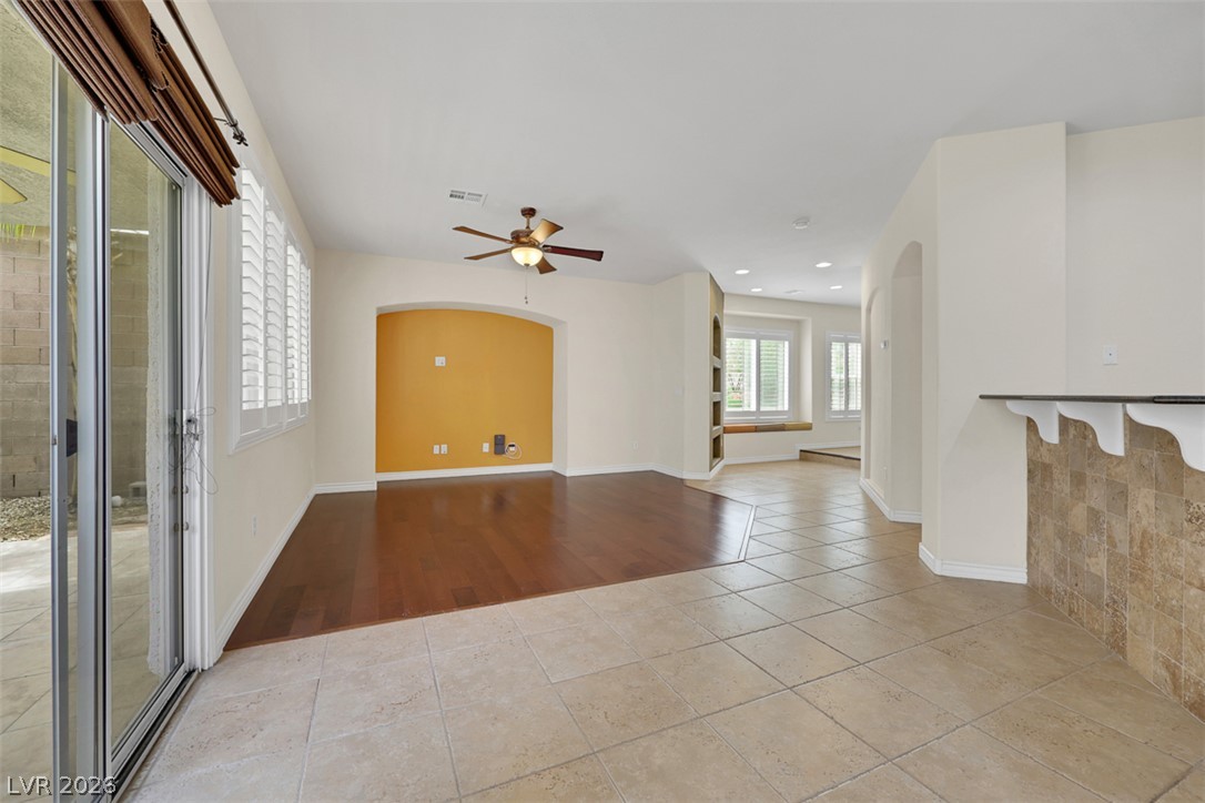 290 Spectacular Street Property Photo 9
