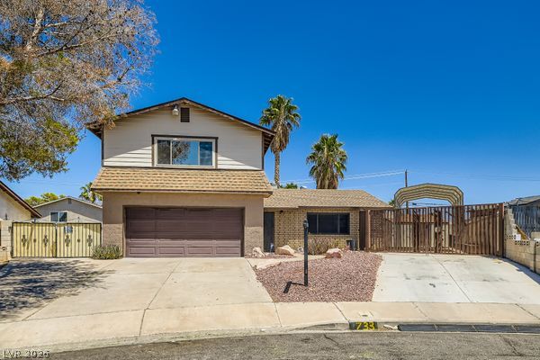 733 Strawberry Place Property Photo 2