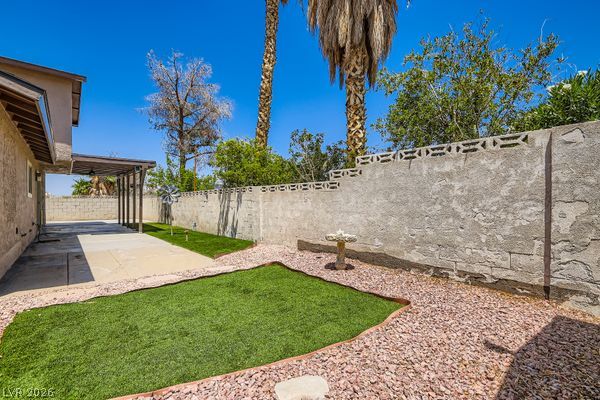 733 Strawberry Place Property Photo 26