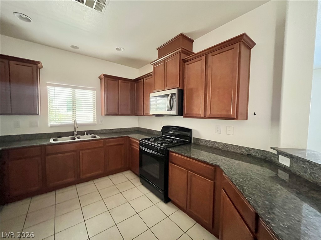 9493 Alma Ridge Avenue Property Photo 9