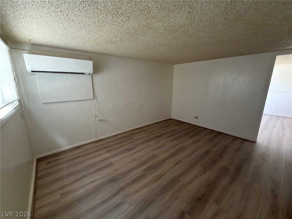632 5th Street B Property Photo 2