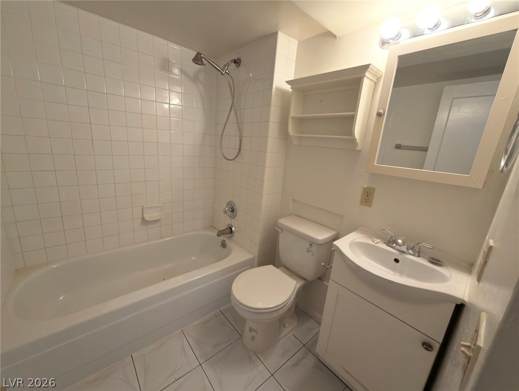 632 5th Street B Property Photo 6