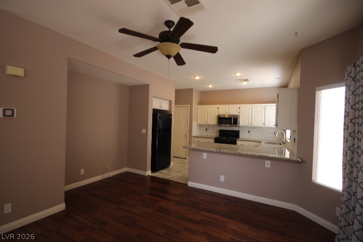 947 Whispering Grove Avenue Property Photo 11