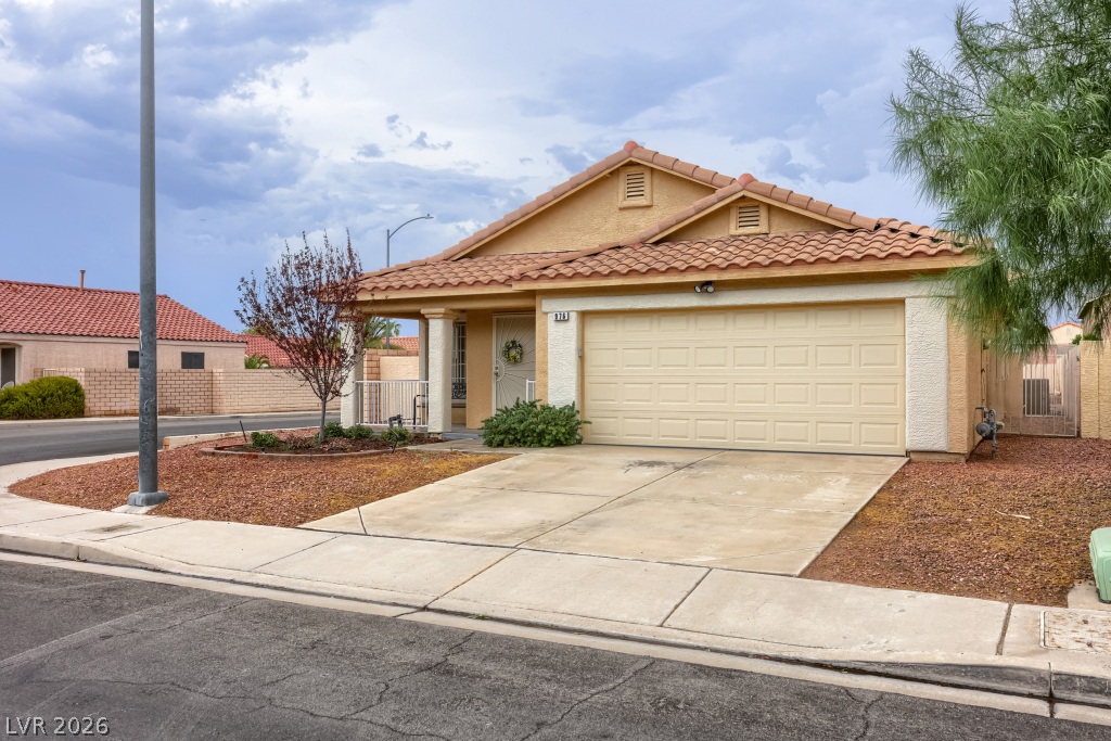 976 Skyforest Drive Property Photo 3
