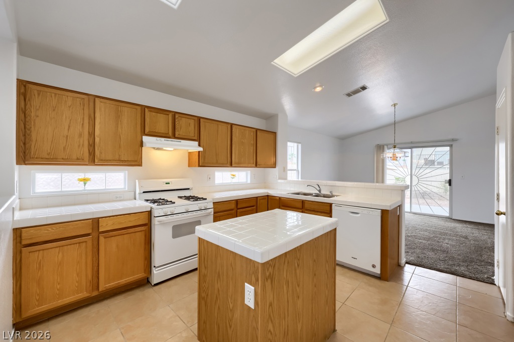 976 Skyforest Drive Property Photo 13