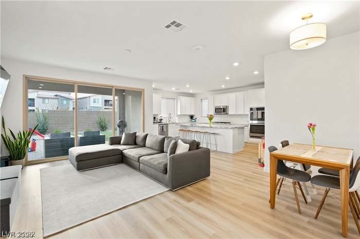 741 Foreign Reef Way Property Photo 2