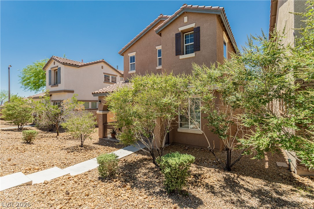 8611 Splendid Leaf Court Property Photo 3
