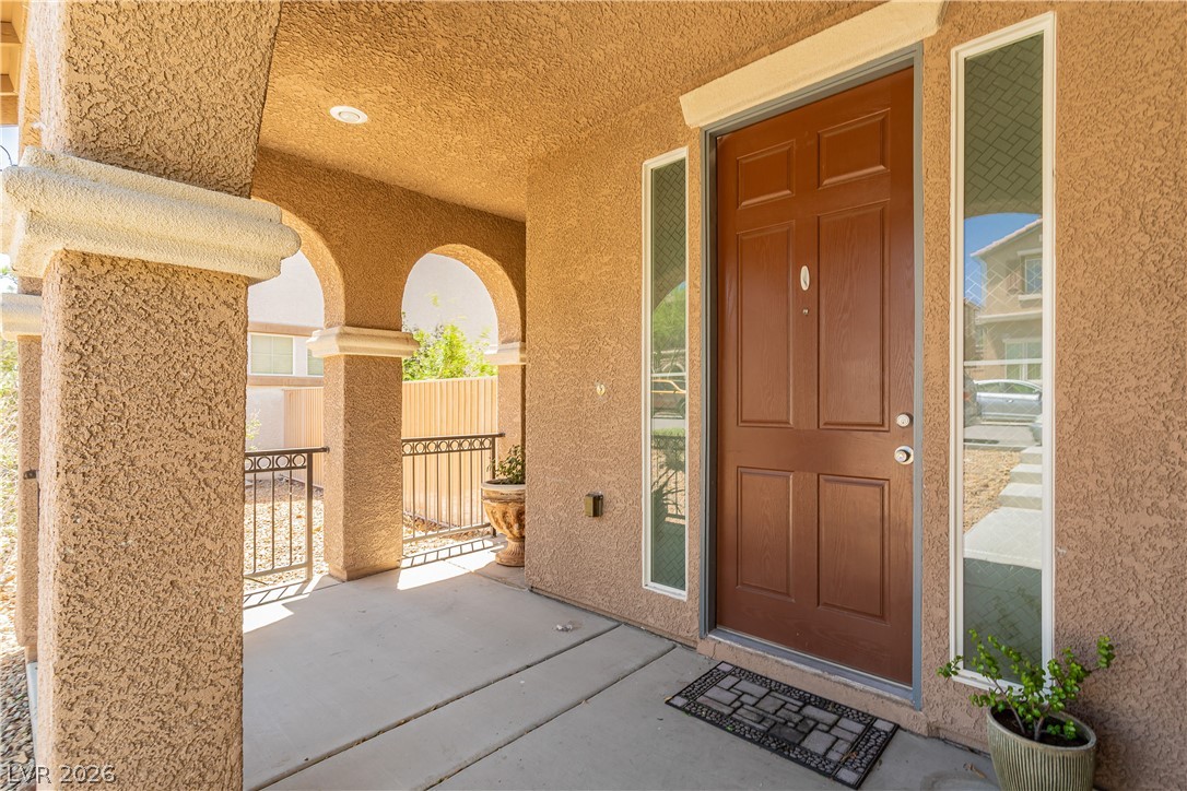 8611 Splendid Leaf Court Property Photo 6