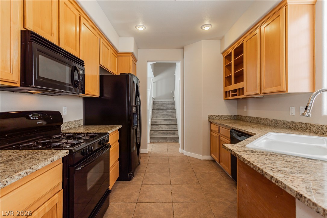 8611 Splendid Leaf Court Property Photo 17
