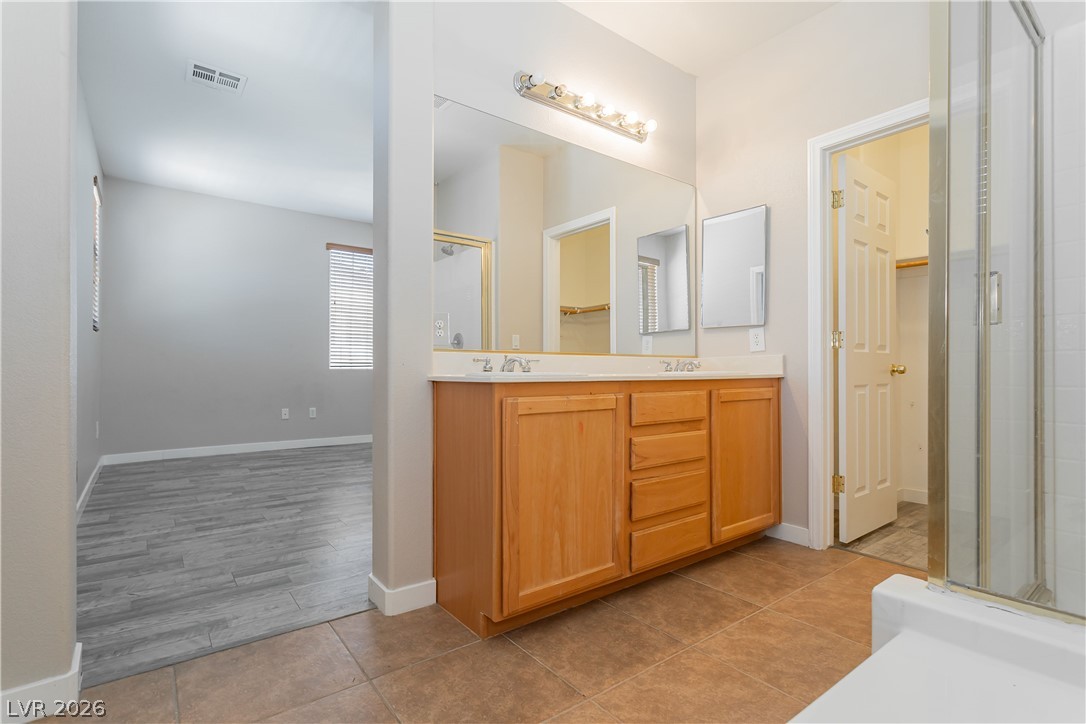 8611 Splendid Leaf Court Property Photo 26