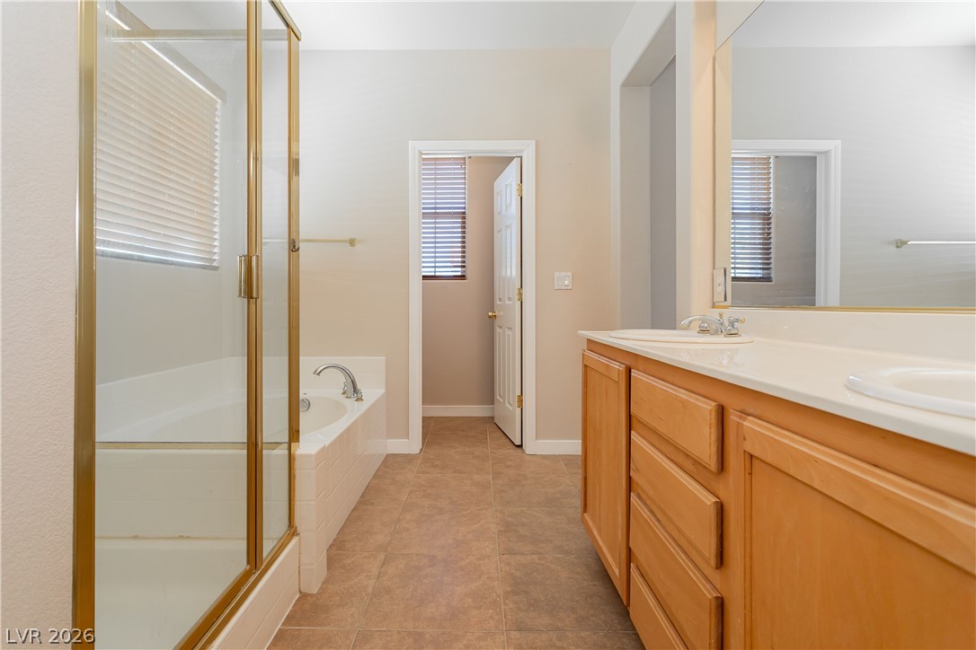 8611 Splendid Leaf Court Property Photo 27