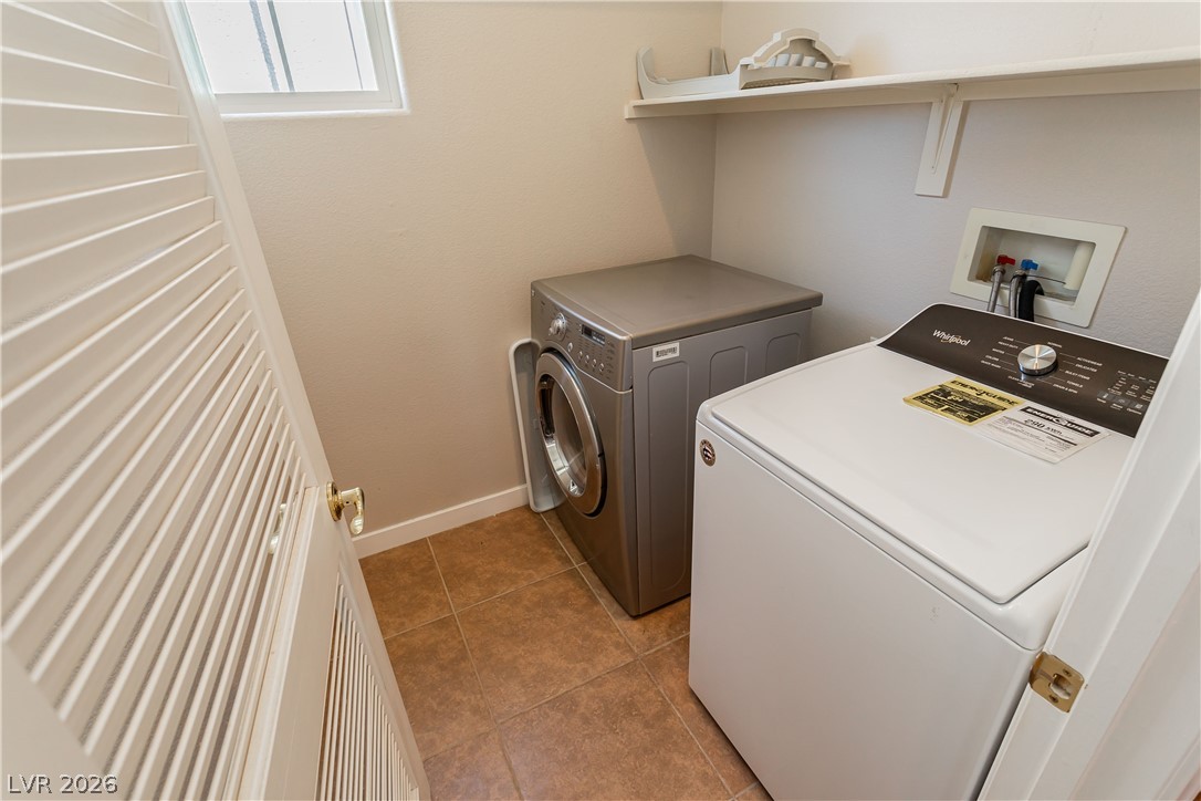 8611 Splendid Leaf Court Property Photo 34