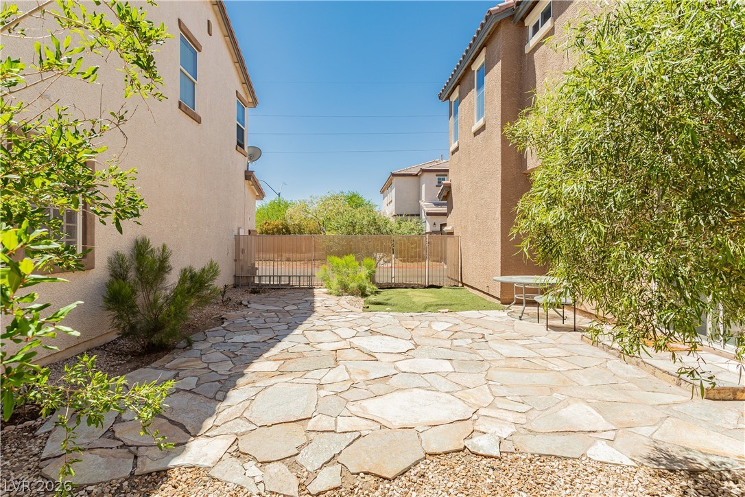 8611 Splendid Leaf Court Property Photo 42