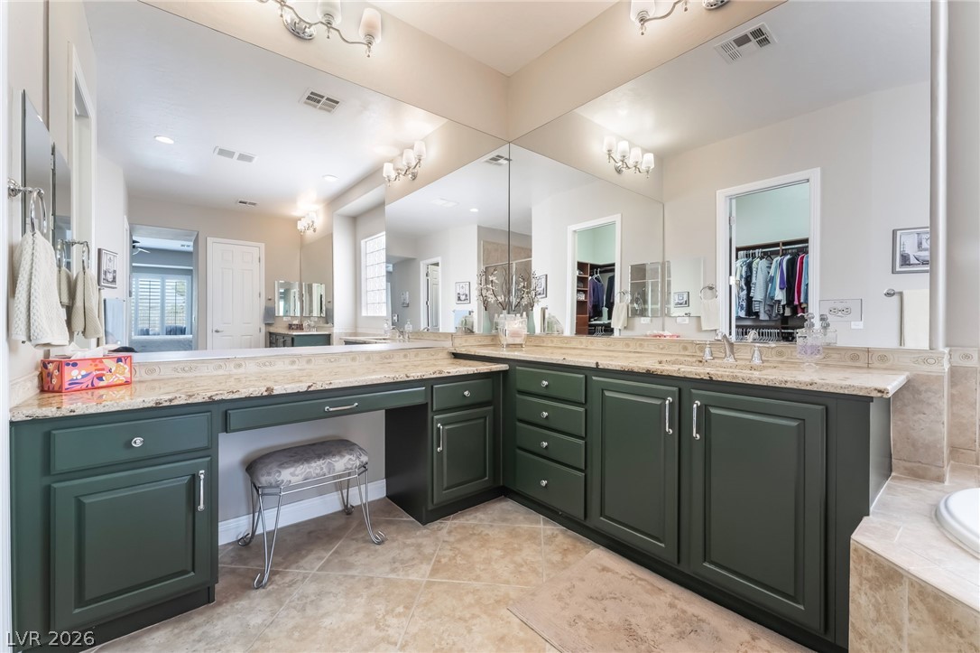 7308 Heritage Harbor Drive Property Photo 22