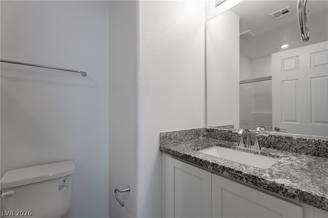 902 Bronzite Street Property Photo 7