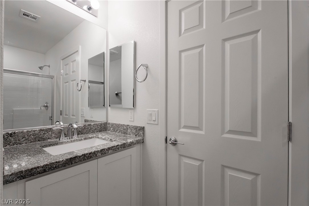 902 Bronzite Street Property Photo 9