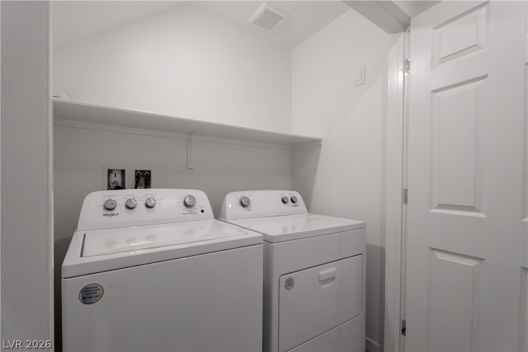 902 Bronzite Street Property Photo 11