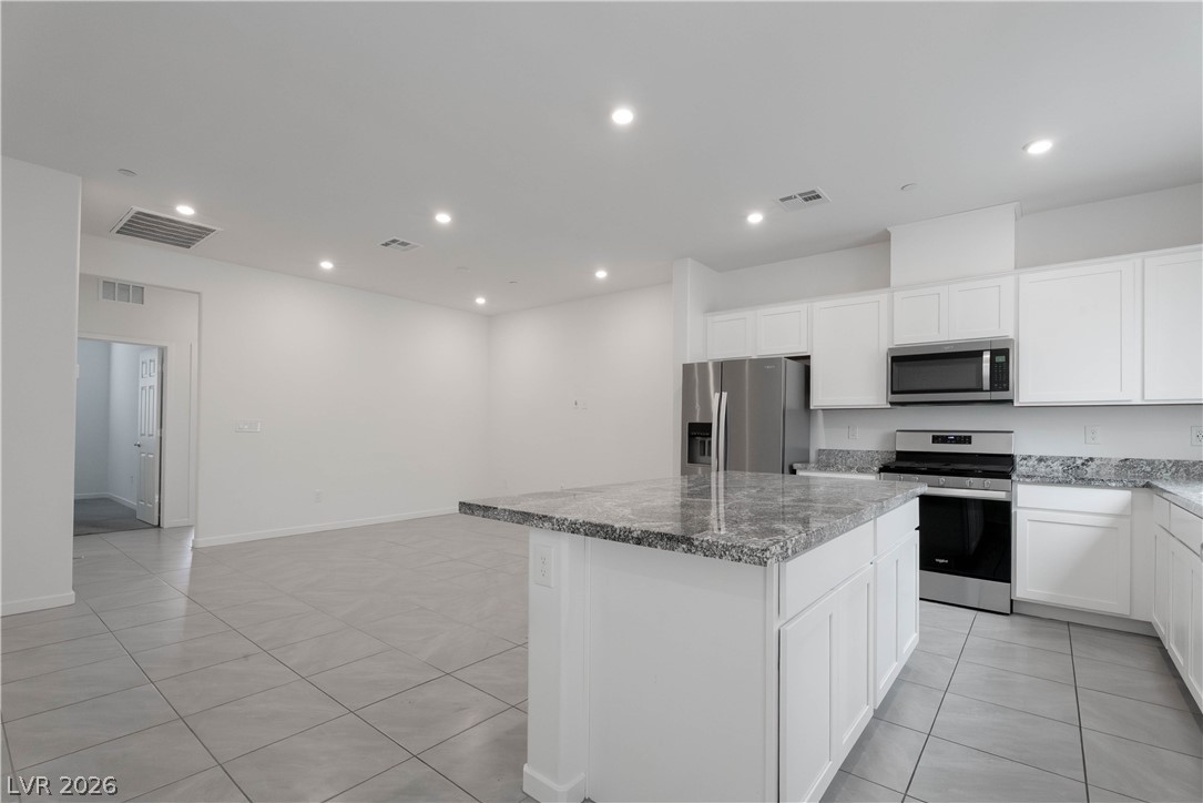 902 Bronzite Street Property Photo 13