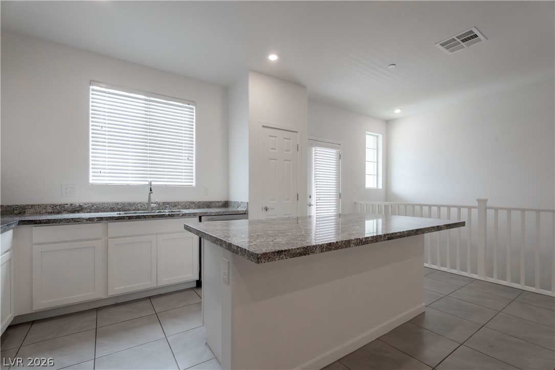 902 Bronzite Street Property Photo 16
