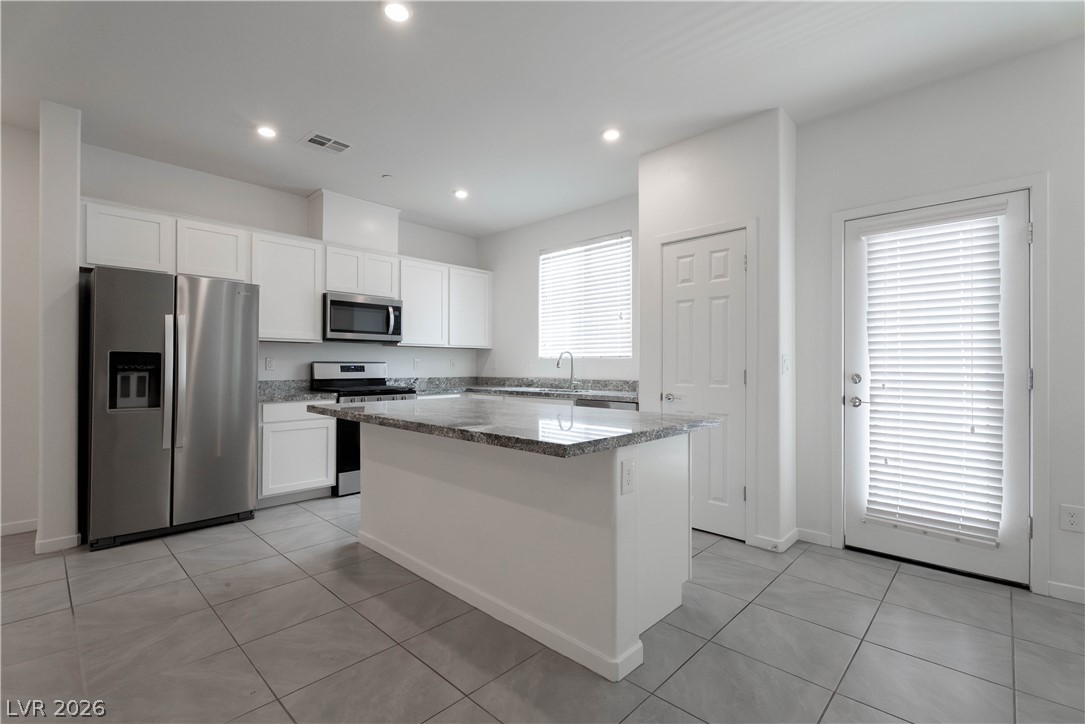 902 Bronzite Street Property Photo 18