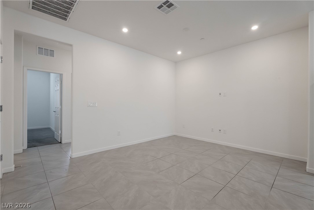 902 Bronzite Street Property Photo 19
