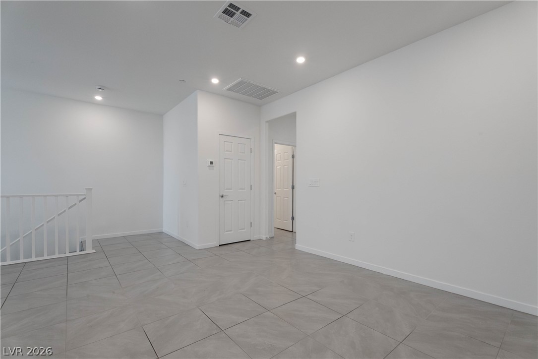 902 Bronzite Street Property Photo 20