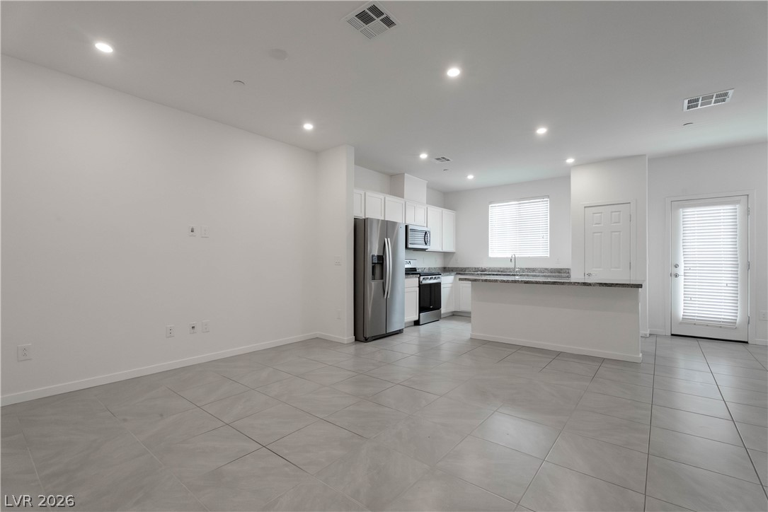 902 Bronzite Street Property Photo 22