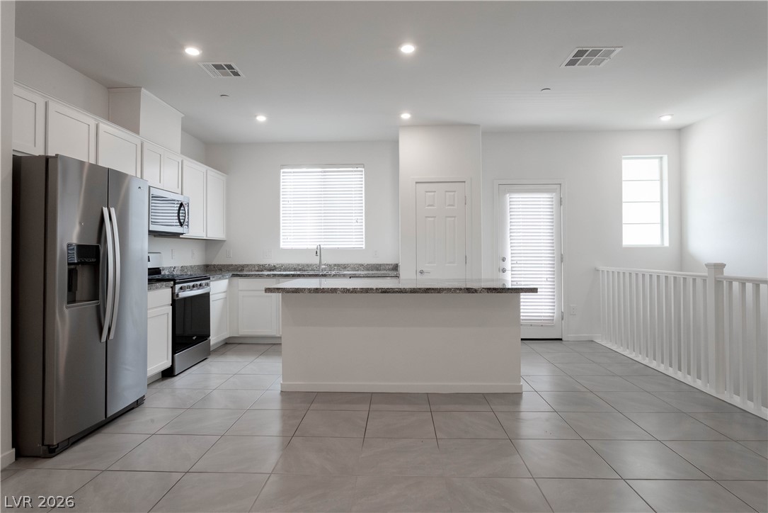 902 Bronzite Street Property Photo 23
