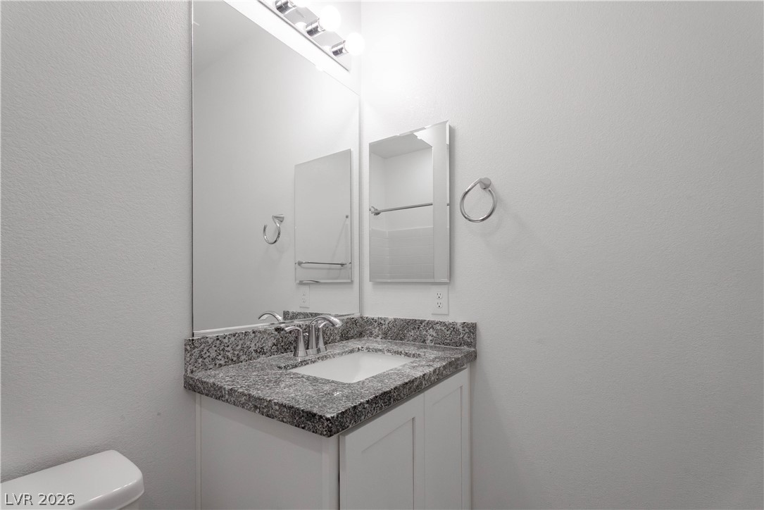 902 Bronzite Street Property Photo 25