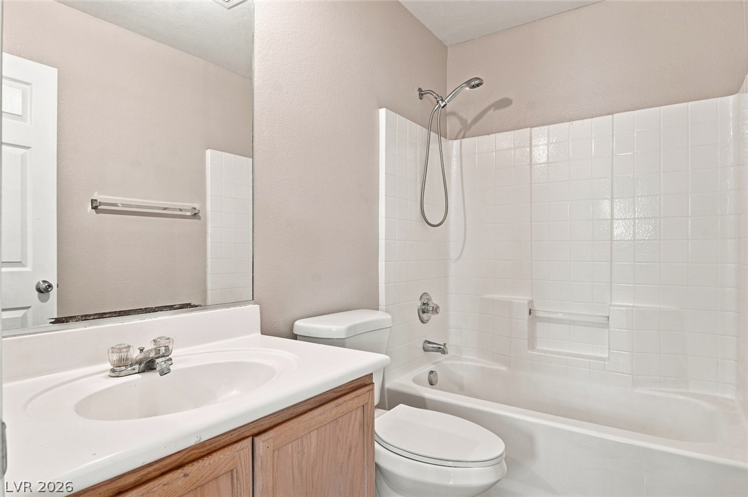 1915 Sundown Canyon Drive Property Photo 24