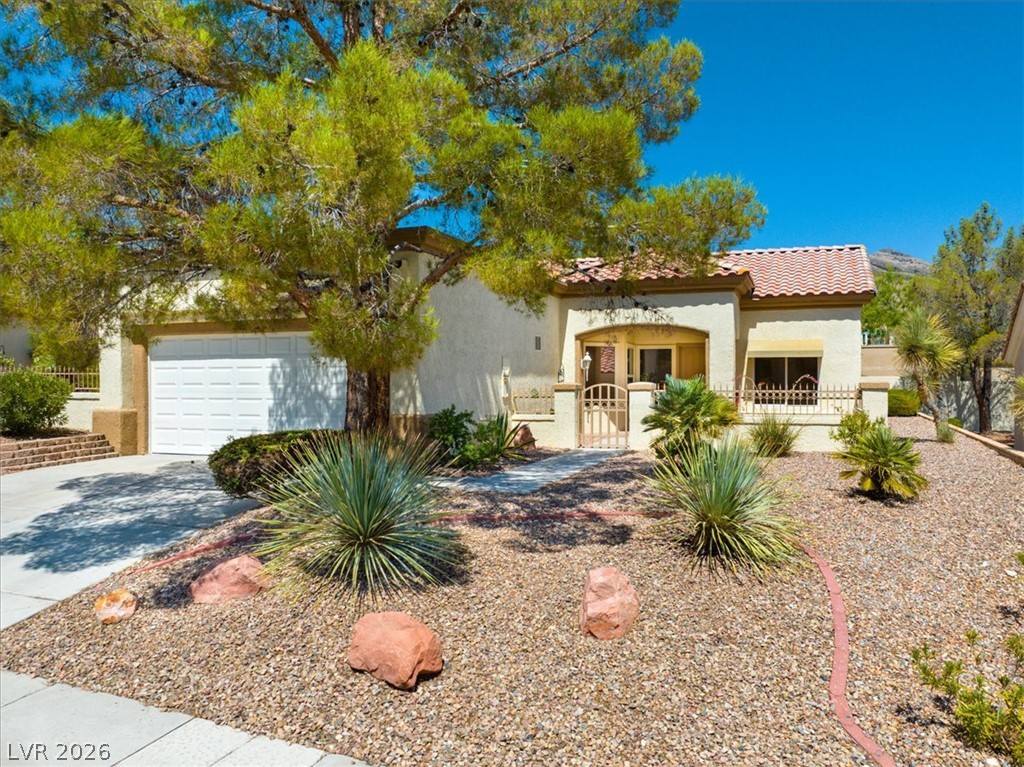 2833 Breakers Creek Drive Property Photo 1