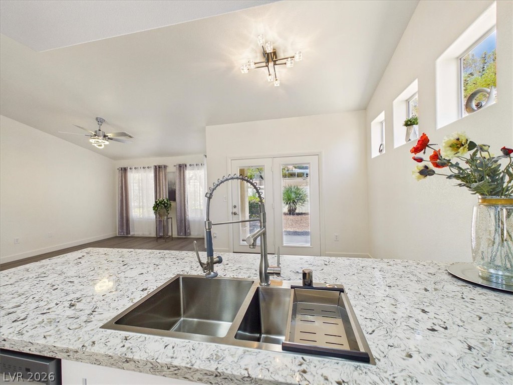 2833 Breakers Creek Drive Property Photo 17