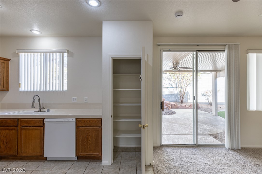 98 Glendive Street Property Photo 32