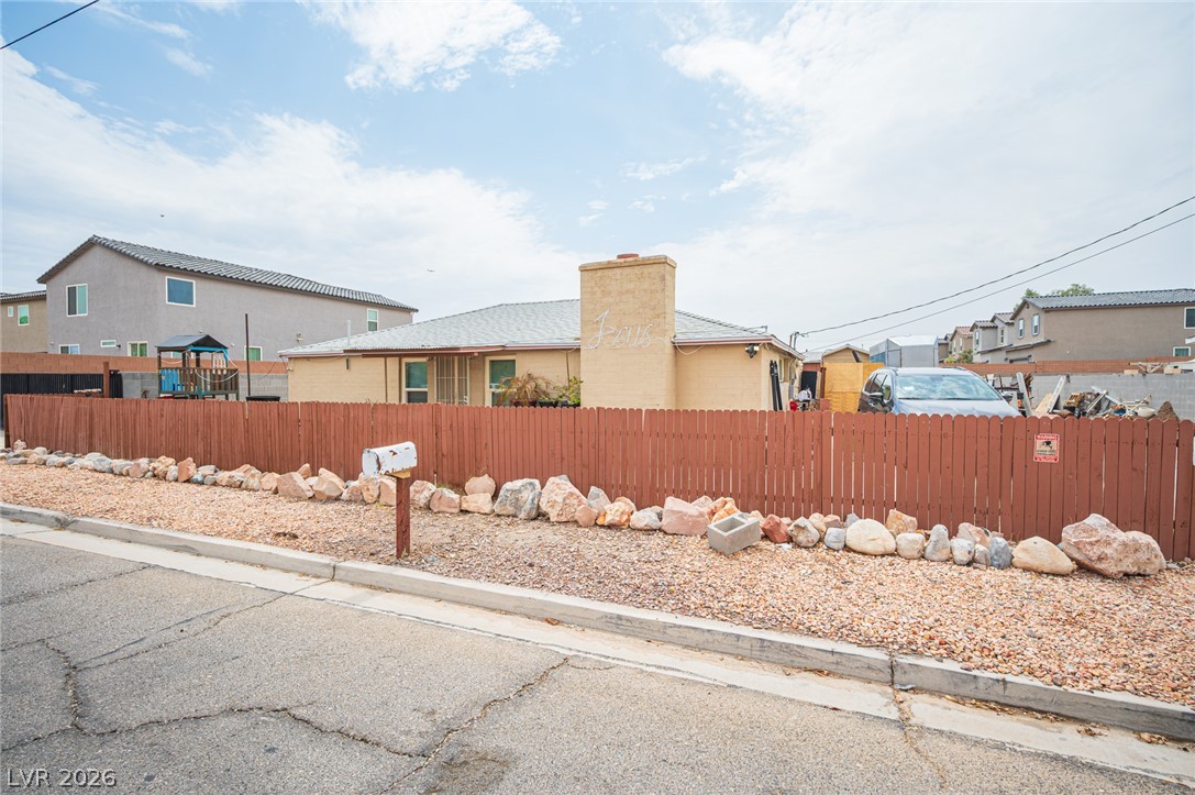 5841 Dodd Street Property Photo 3